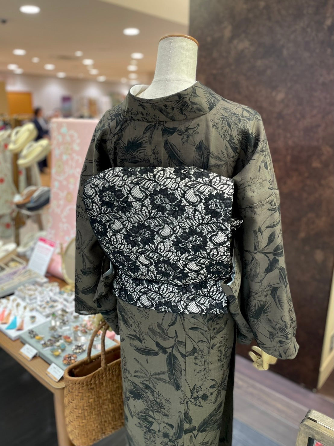 麻調シャークスキン三部式きもの カーキ×ブラック（夏衿・襦袢袖付き）