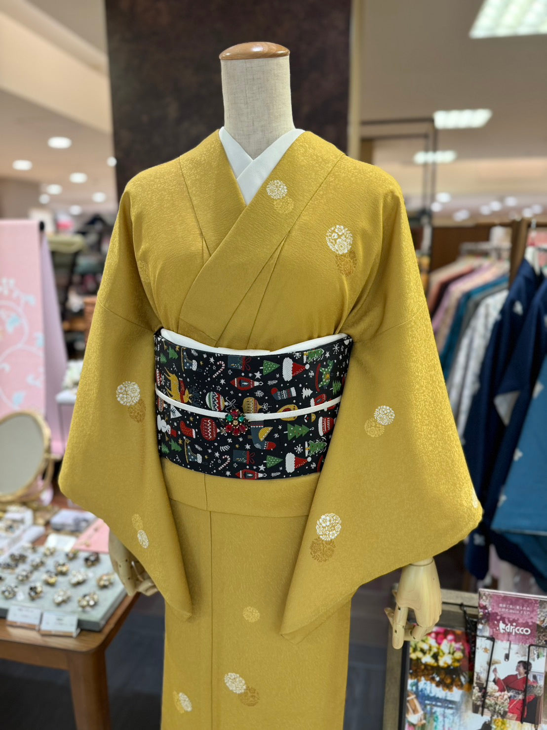 三部式袷きもの driccoオリジナル花輪 芥子色（衿・襦袢袖付き）